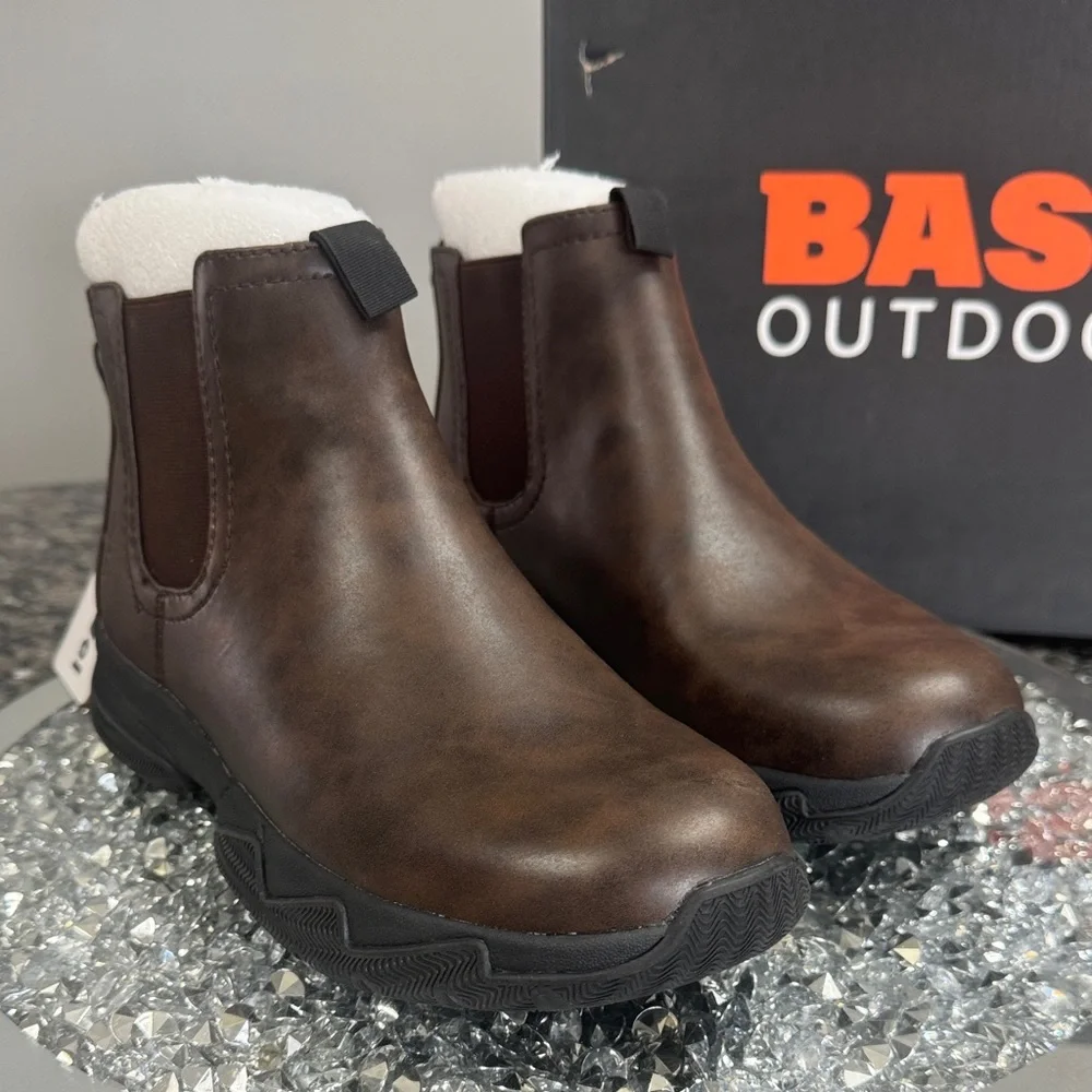 Bass Outdoor men’s field Chelsea Brown Ankle Boots NEW 9